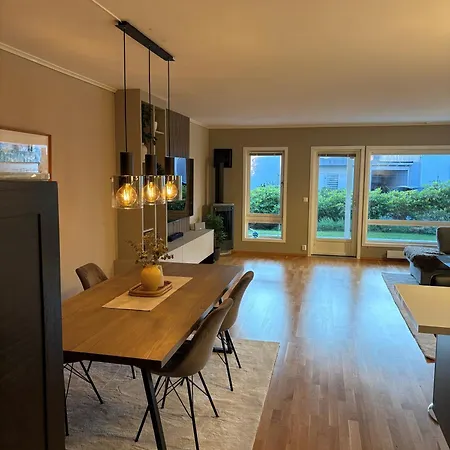 Villand Located Near Ons, Uis & Apartamento *