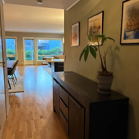 Villand Located Near Ons, Uis & Apartamento *